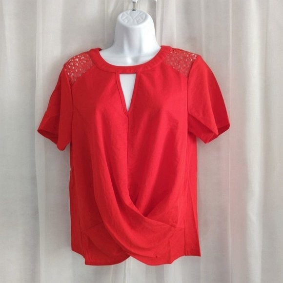 Adelyn Rae Tops - Adelyn Rae Womens Top Red Twist‎ Front Keyhole Size S New